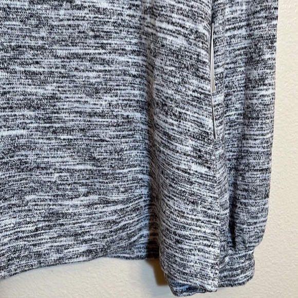 NWT Adyson Parker Gray Sweater Size Large - Picture 4 of 13